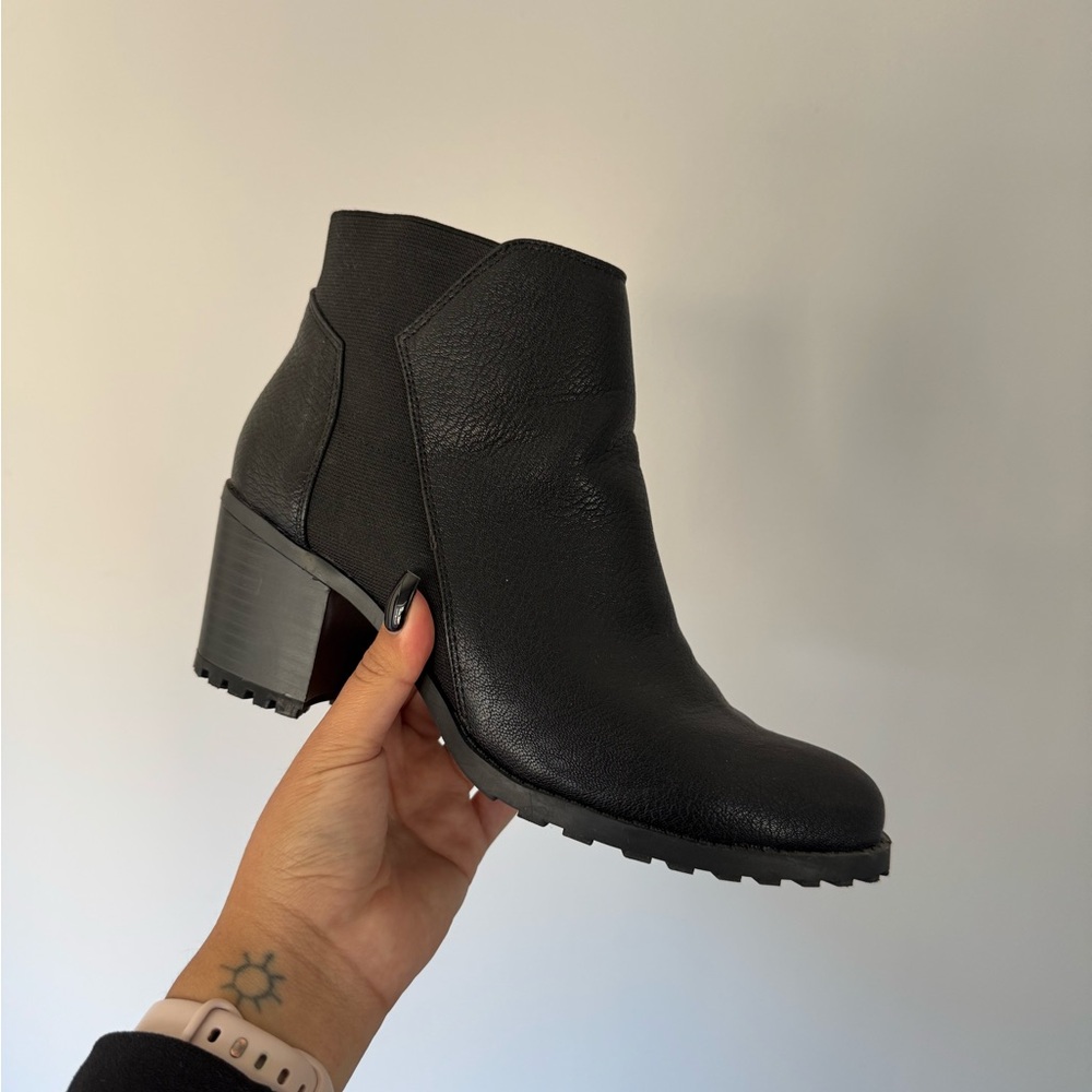 Aerosoles Inclination Black Booties| Round Toe Pull on Healed Ankle Boots | 7.5